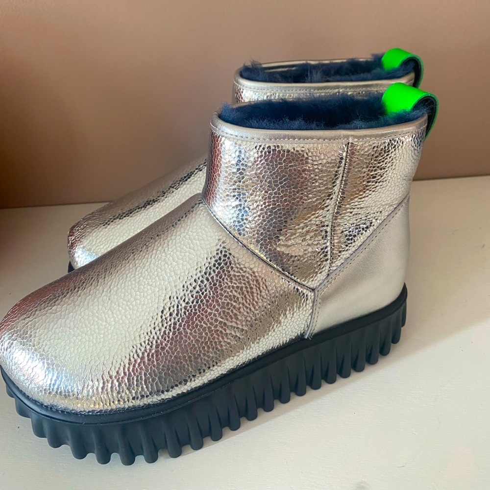 Shearling boots